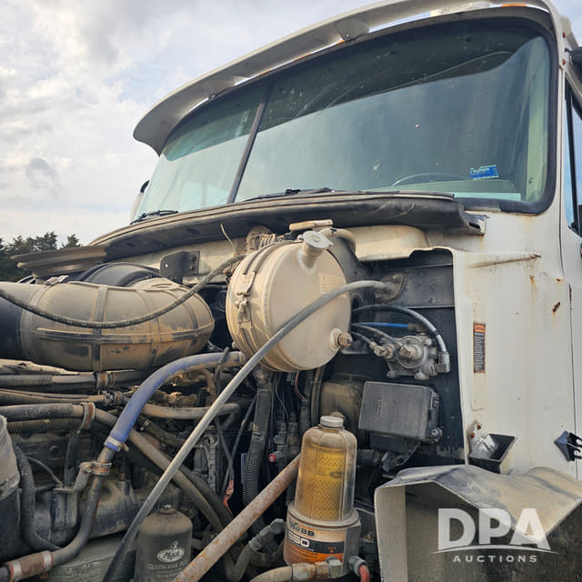 Image of Mack CX613 equipment image 4