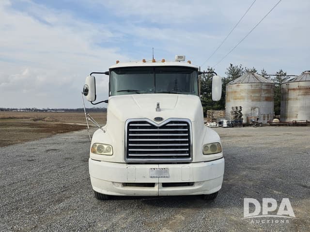 Image of Mack CX613 equipment image 3