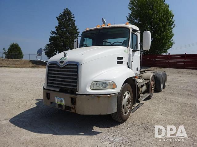 Image of Mack CX613 equipment image 1