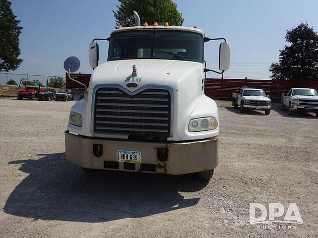 Image of Mack CX613 equipment image 3
