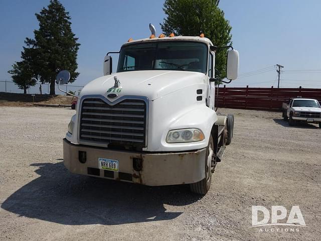 Image of Mack CX613 equipment image 2