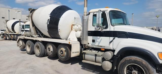 Image of Mack Granite CV713 equipment image 3