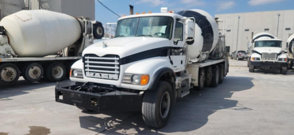 2002 Mack Granite CV713 Equipment Image0