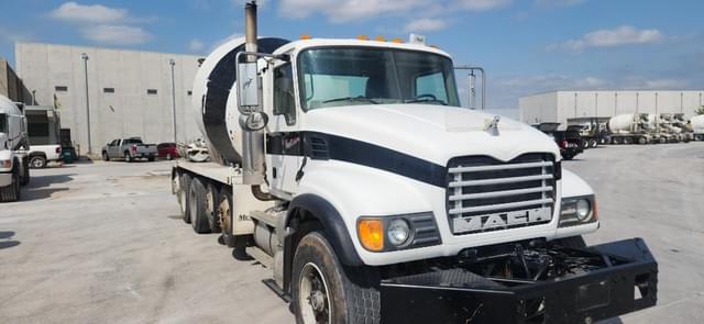 Image of Mack Granite CV713 equipment image 2
