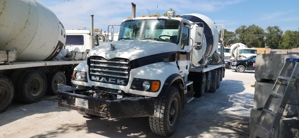 2002 Mack Granite CV713 Equipment Image0