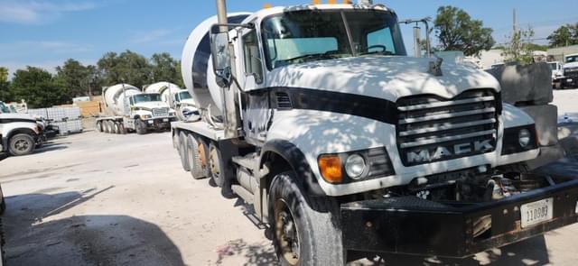 Image of Mack Granite CV713 equipment image 3