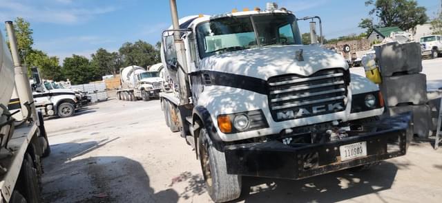 Image of Mack Granite CV713 equipment image 2