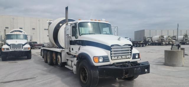 Image of Mack Granite CV713 equipment image 2