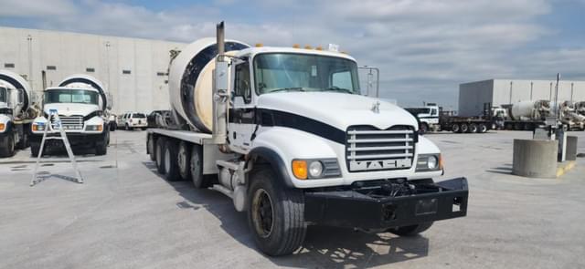 Image of Mack Granite CV713 equipment image 2