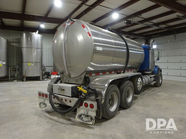 Image of Mack Granite equipment image 4