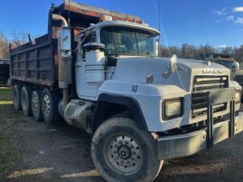 Main image Mack RD688S