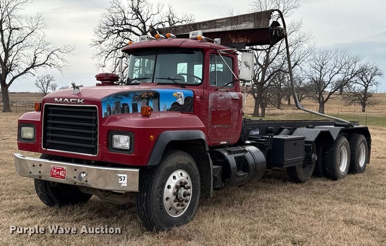 2002 Mack RD688S Equipment Image0
