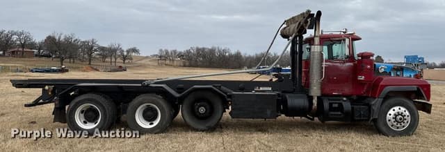 Image of Mack RD688S equipment image 3