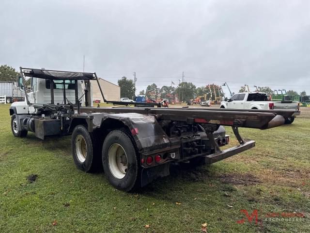 Image of Mack RD688S equipment image 2