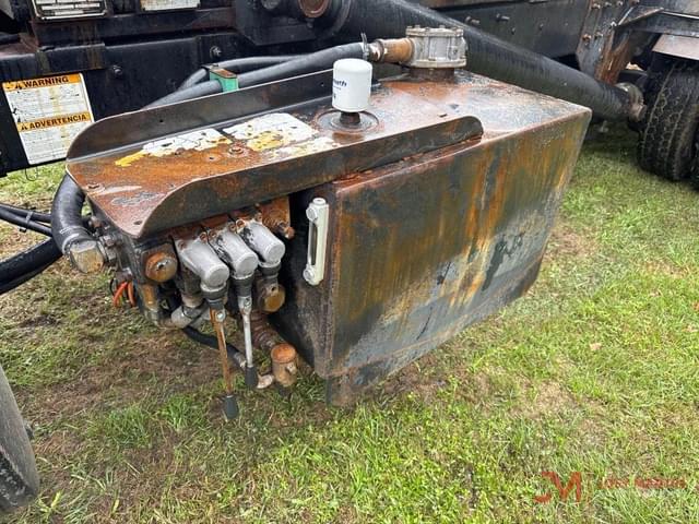 Image of Mack RD688S equipment image 3