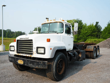 Main image Mack RD690S