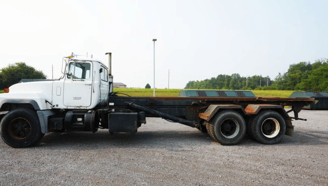 Image of Mack RD690S equipment image 1