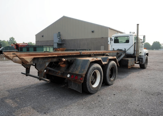 Image of Mack RD690S equipment image 4