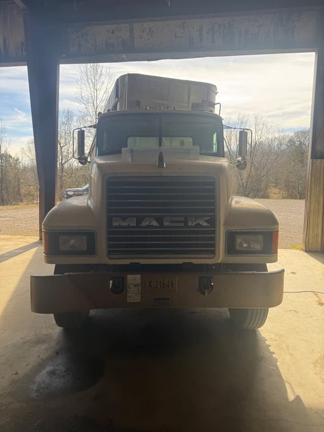Image of Mack CH equipment image 1