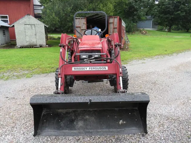 Image of Massey Ferguson 1433 equipment image 2