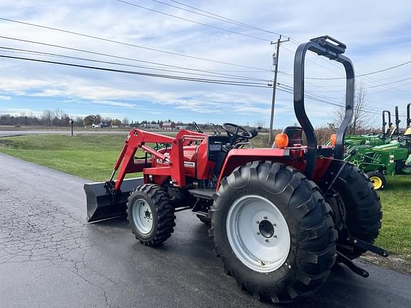 Image of Massey Ferguson 1433V equipment image 2