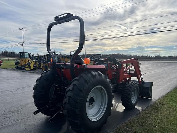 Image of Massey Ferguson 1433V equipment image 4