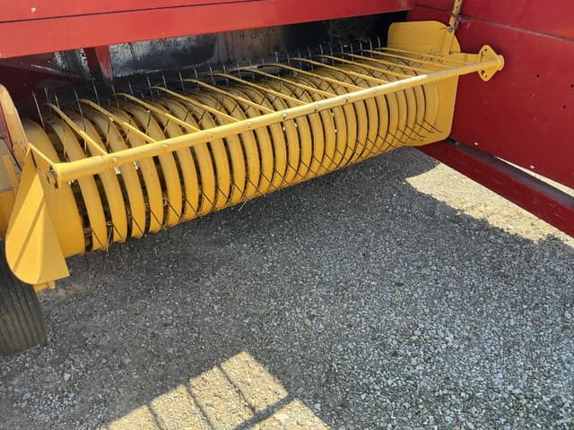 Image of New Holland 575 equipment image 4