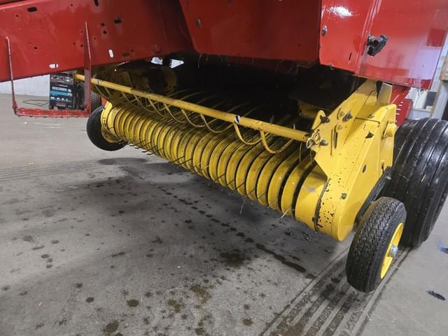 Image of New Holland 648 equipment image 1