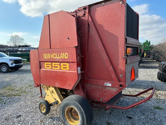 Image of New Holland 658 equipment image 2