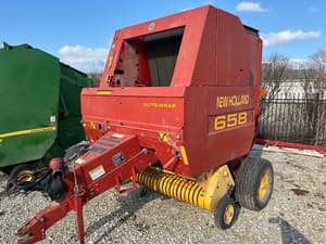 2002 New Holland 658 Image