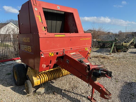 Image of New Holland 658 equipment image 3