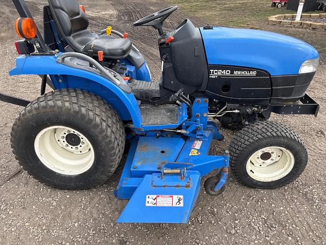 Image of New Holland TC24D equipment image 3
