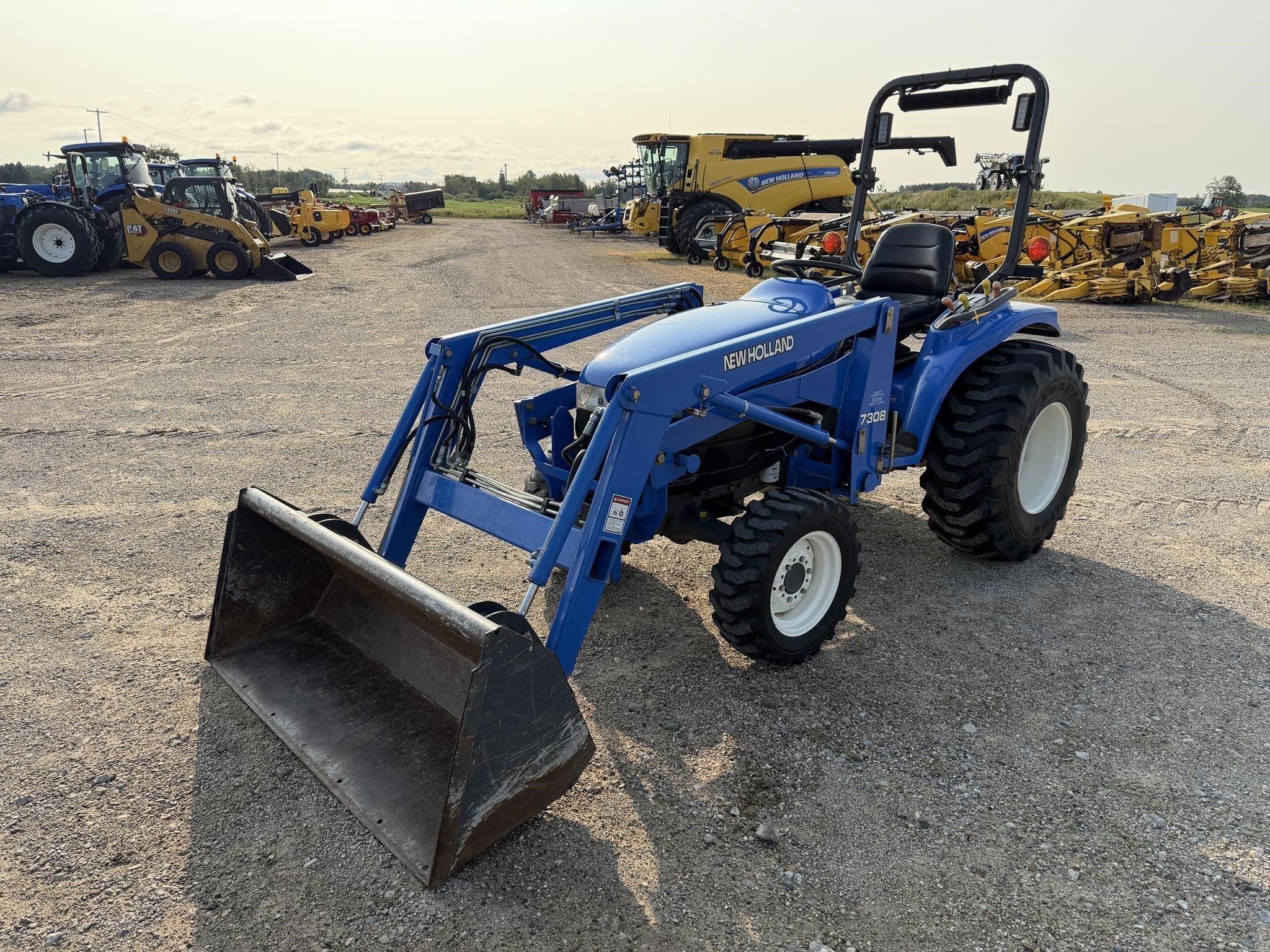 2002 New Holland TC33D Equipment Image0