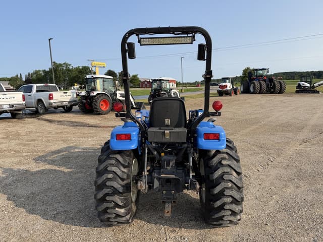 Image of New Holland TC33D equipment image 3