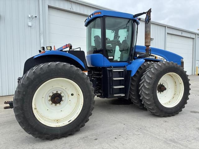 Image of New Holland TJ275 equipment image 4
