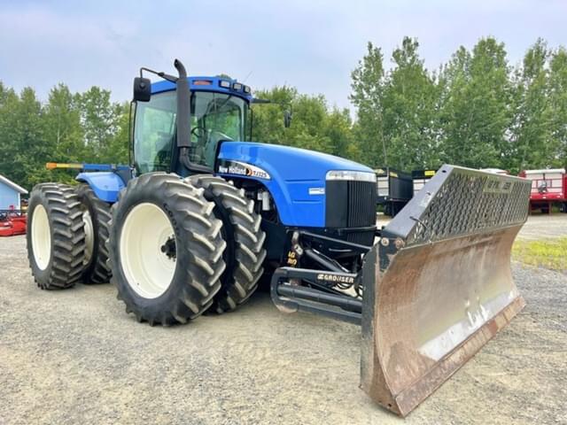 Image of New Holland TJ325 equipment image 1