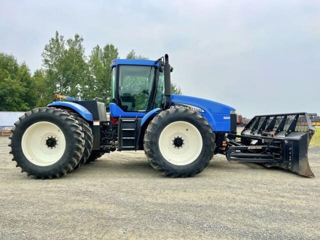 Image of New Holland TJ325 equipment image 2