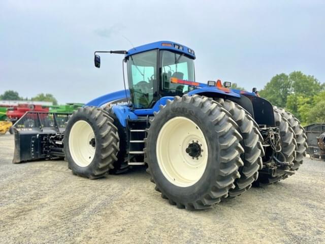 Image of New Holland TJ325 equipment image 4