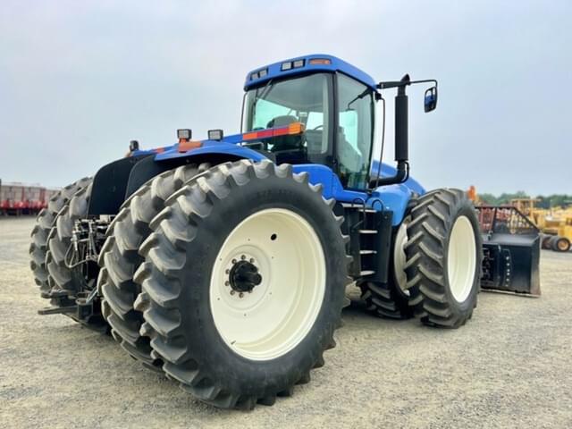 Image of New Holland TJ325 equipment image 4