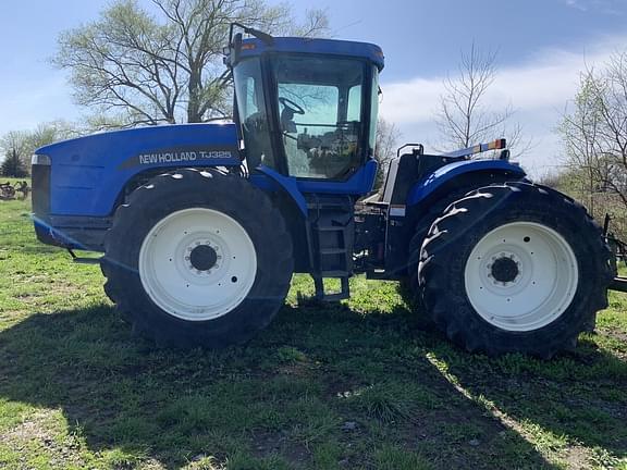 Image of New Holland TJ325 equipment image 1