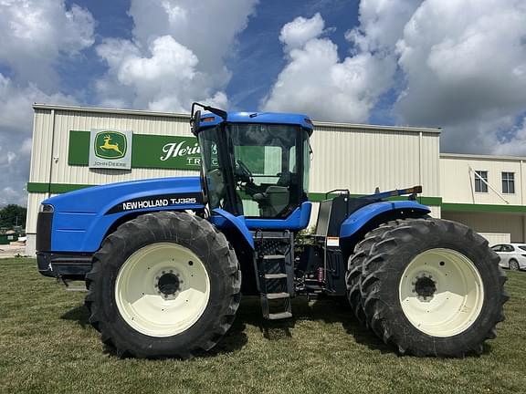 Image of New Holland TJ325 equipment image 1