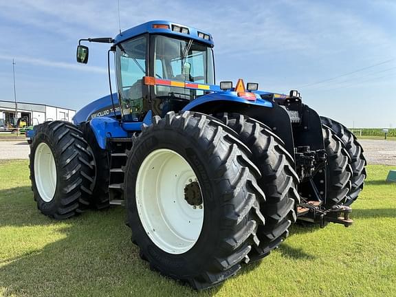 Image of New Holland TJ325 equipment image 2