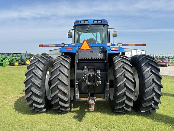 Image of New Holland TJ325 equipment image 3