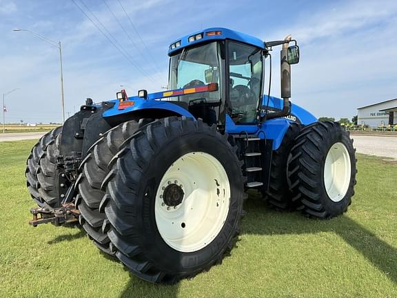 Image of New Holland TJ325 equipment image 4