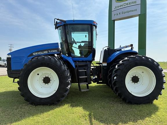 Image of New Holland TJ325 equipment image 1