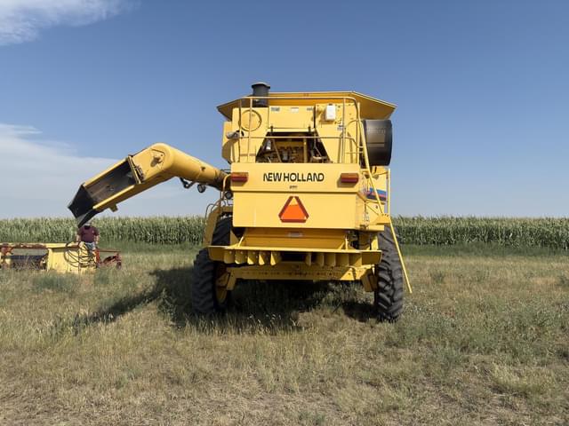 Image of New Holland TR99 equipment image 4
