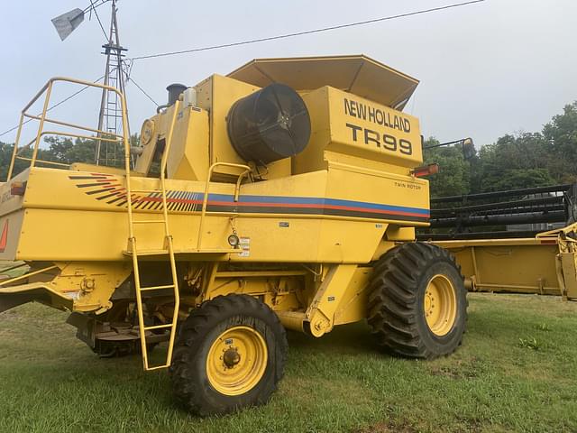 Image of New Holland TR99 equipment image 3