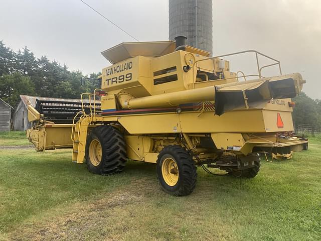 Image of New Holland TR99 equipment image 2