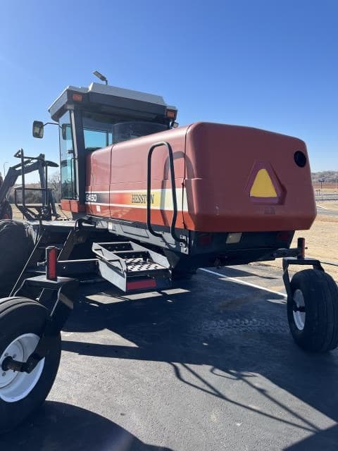 Image of Hesston 8450 equipment image 3