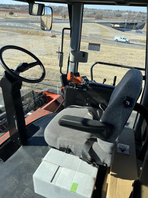 Image of Hesston 8450 equipment image 4